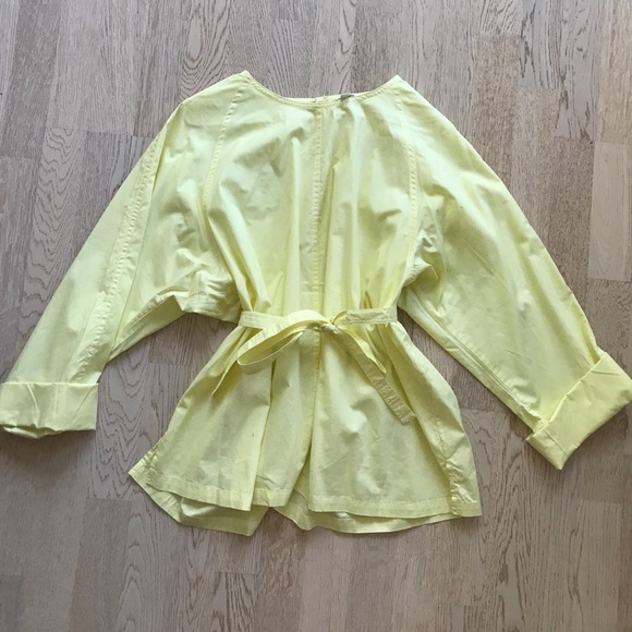 Uniqlo yellow tie up top - Picture 2 of 4